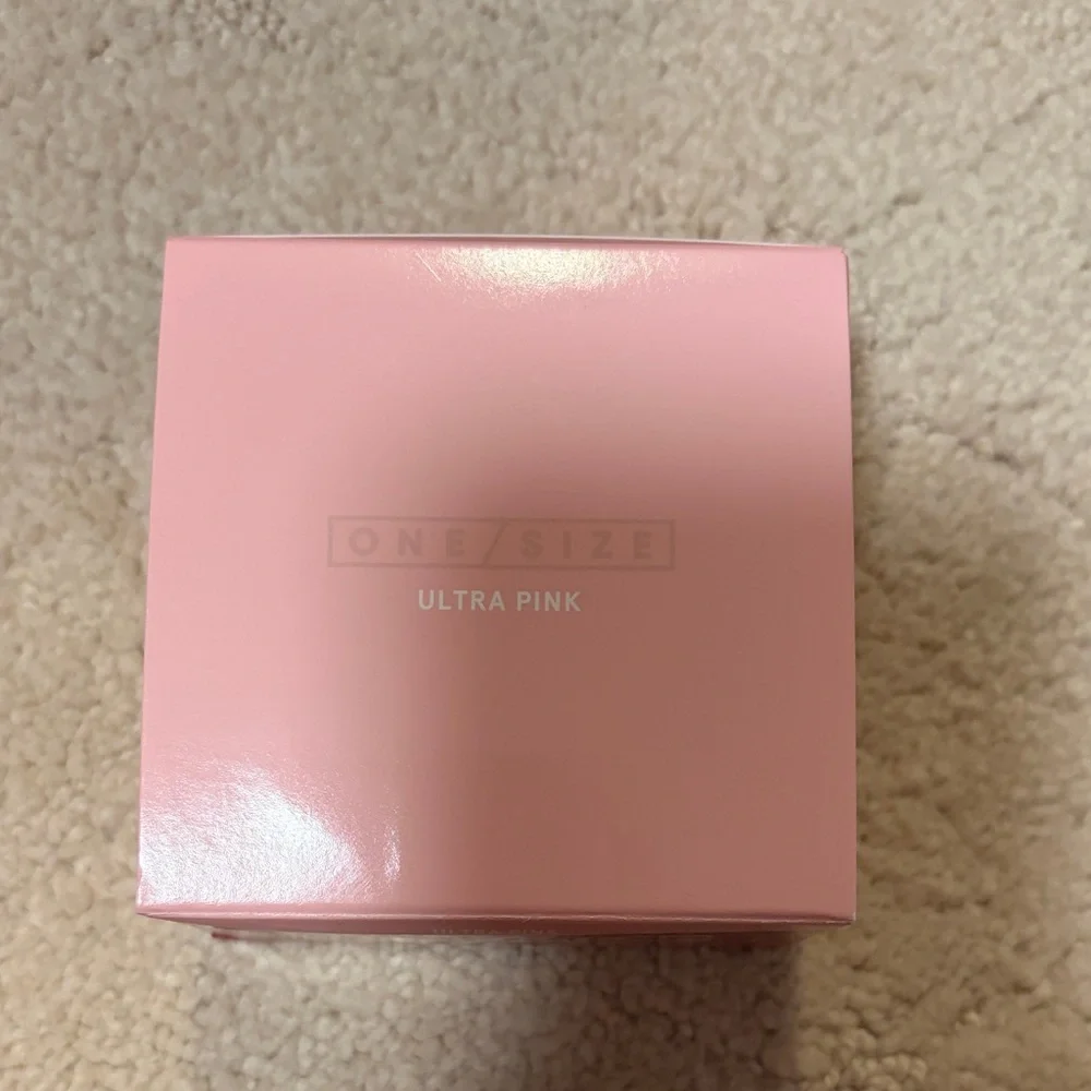ONE/SIZE Ultimate Setting Powder in Ultra Pink - Picture 2 of 4